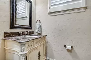 4045 Winsor Dr, Farmers Branch, TX 75244 - Photo 12