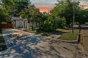 709 N Buffalo Ave, Cleburne, TX 76033 - Photo 18