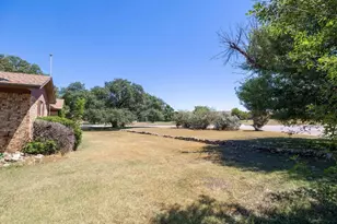 207 Lori Ln, Brownwood, TX 76801 - Photo 4