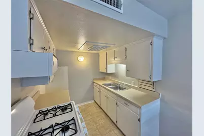 1005 W Hickory Street #W9, Denton, TX 76201 - Photo 2