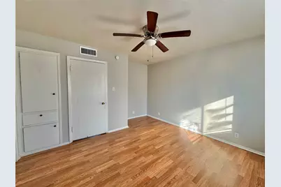 1005 W Hickory Street #W9, Denton, TX 76201 - Photo 4