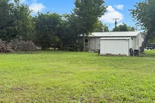 210 Carrie Mabrie St, Trenton, TX 75490 - Photo 2
