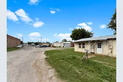 210 Carrie Mabrie Street, Trenton, TX 75490 - Photo 2