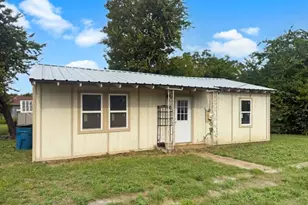 210 Carrie Mabrie St, Trenton, TX 75490 - Photo 4