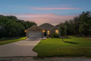 2711 San Gabriel Dr, Granbury, TX 76048 - Photo 2