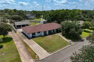 1109 Knotty Oaks Dr, Woodway, TX 76712 - Photo 2