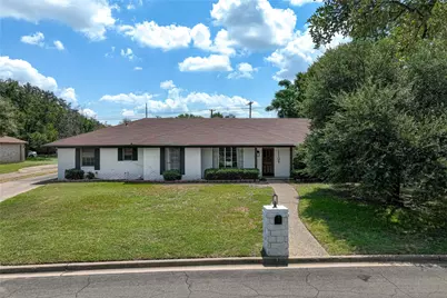 1109 Knotty Oaks Drive, Woodway, TX 76712 - Photo 1