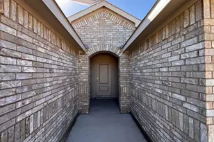 549 Marsh St, Cleburne, TX 76033 - Photo 2