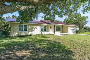 1408 Nugent St, Bowie, TX 76230 - Photo 2