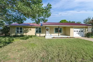 1408 Nugent St, Bowie, TX 76230 - Photo 32