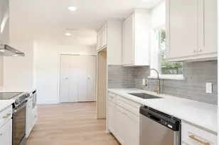 2010 Valley View Dr, Burleson, TX 76028 - Photo 12