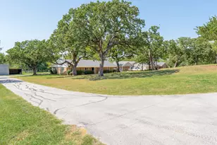 2010 Valley View Dr, Burleson, TX 76028 - Photo 2