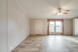 900 Tree Dr, Granbury, TX 76048 - Photo 4