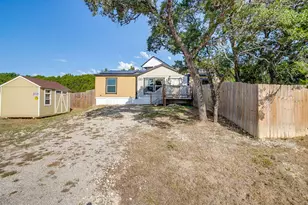 900 Tree Dr, Granbury, TX 76048 - Photo 2