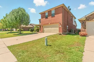 733 Cedar Cove Dr, Princeton, TX 75407 - Photo 2