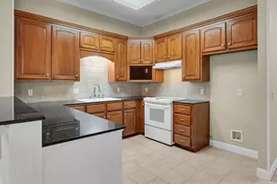 209 Pecan Village Cir, Waco, TX 76710 - Photo 10