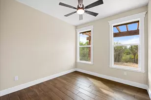 1411 Ridgeview Cir, Granbury, TX 76048 - Photo 16