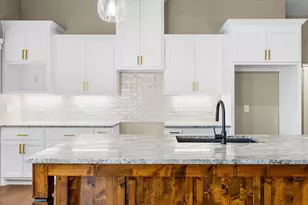 1411 Ridgeview Cir, Granbury, TX 76048 - Photo 8