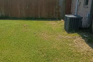 634 E Eubank St, Mabank, TX 75147 - Photo 2