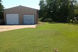 634 E Eubank St, Mabank, TX 75147 - Photo 4