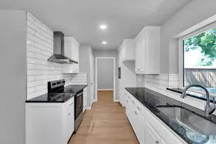 112 Lochness Ln, Benbrook, TX 76126 - Photo 6