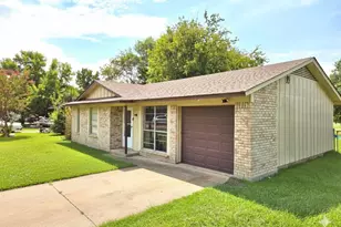 4625 Kyle Dr, Balch Springs, TX 75180 - Photo 2