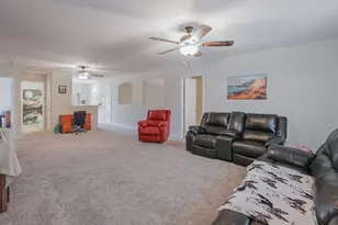 217 Hackney St, Waxahachie, TX 75165 - Photo 32