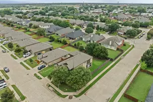 557 Vickie St, Crowley, TX 76036 - Photo 32