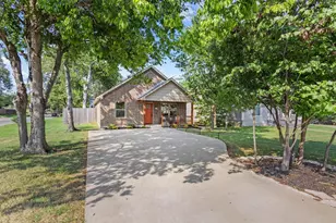 1031 W Gandy St, Denison, TX 75020 - Photo 2