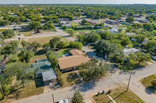 811 W Dyer St, Breckenridge, TX 76424 - Photo 32