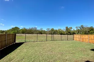 310 Devonshire Dr, Greenville, TX 75401 - Photo 2
