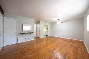 804 N Locust St, Denton, TX 76201 - Photo 2