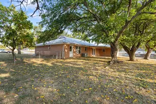 913 N Main St, Springtown, TX 76082 - Photo 36