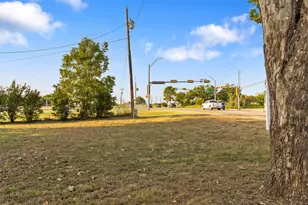 913 N Main St, Springtown, TX 76082 - Photo 40