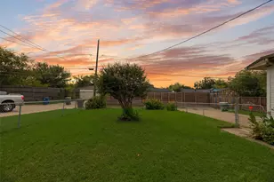 10038 Mesita Dr, Dallas, TX 75217 - Photo 28