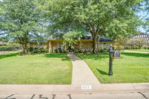 922 Highland Dr, Cleburne, TX 76033 - Photo 1
