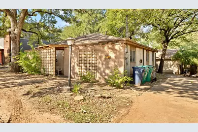 2711 N Locust Street, Denton, TX 76209 - Photo 2