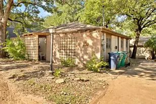 2711 N Locust St, Denton, TX 76209 - Photo 2