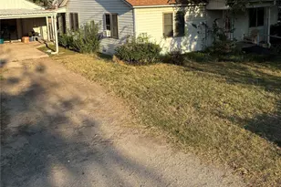 407 N Lane St, Decatur, TX 76234 - Photo 4