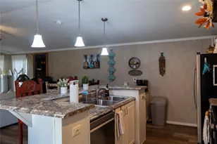 130 Firefly Dr, Springtown, TX 76082 - Photo 10