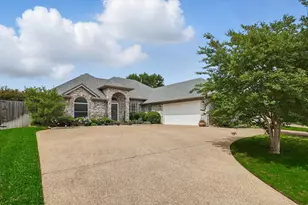 8133 Pecan Ridge Dr, North Richland Hills, TX 76182 - Photo 2