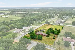 443 Lakewood Rd, Denison, TX 75020 - Photo 2