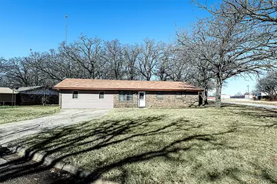 220 Tanglewood Street, Bowie, TX 76230 - Photo 2