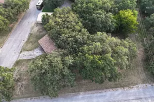 220 Tanglewood St, Bowie, TX 76230 - Photo 36