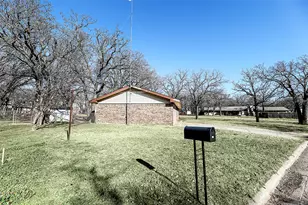 220 Tanglewood St, Bowie, TX 76230 - Photo 6