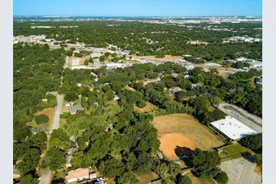 1620 Oak Knoll Drive, Haltom City, TX 76117 - Photo 10