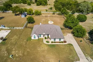 1306 Prairie Point Dr, Rhome, TX 76078 - Photo 4