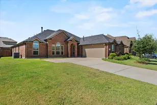 4706 Lakeway Dr, Garland, TX 75043 - Photo 4