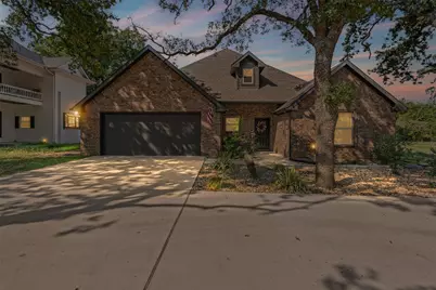 204 W 5th Street, Springtown, TX 76082 - Photo 2