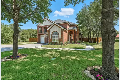 626 SE 4th Street, Grand Prairie, TX 75051 - Photo 1